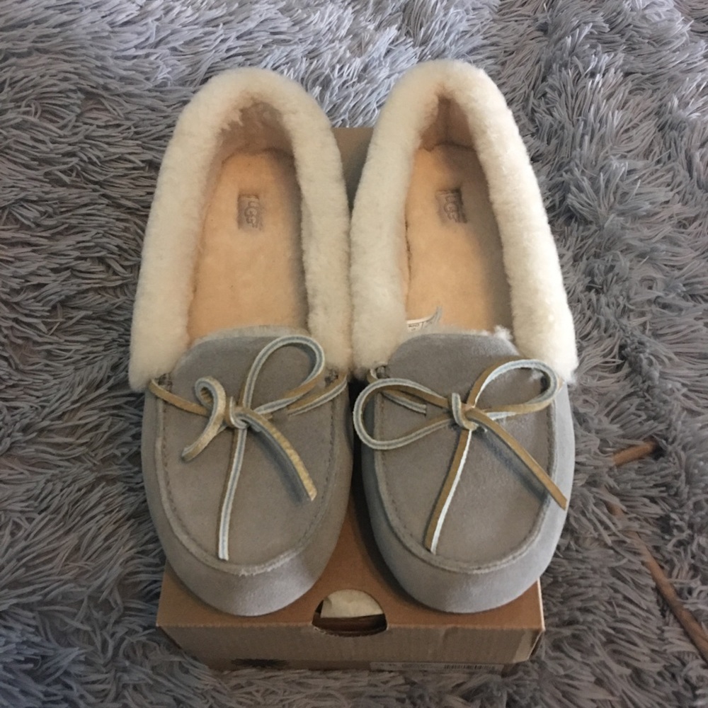 UGG size 9 Solana loafer